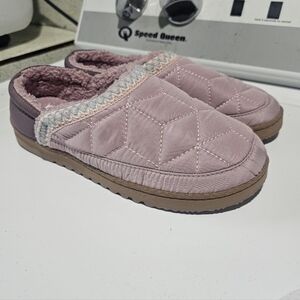 NWOT Therapedic Whisper Cozy Pink Quilted Women's Slippers